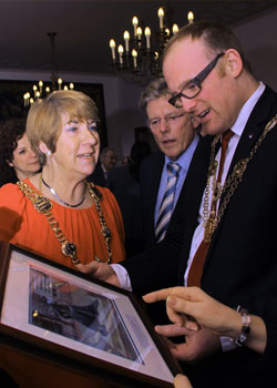 v.l.n.r: Lord Mayor Lynne Stagg, Robert Tonks, OB Sren Link